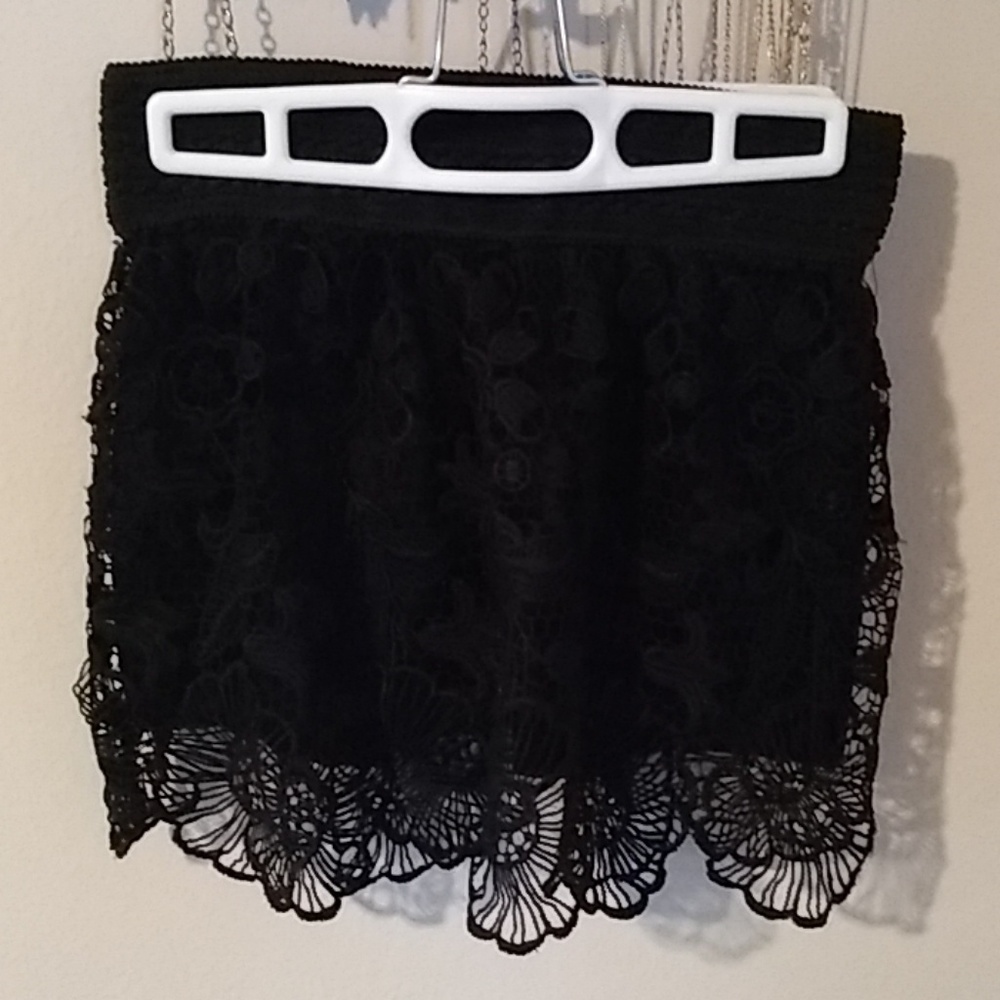 Skirt/short.